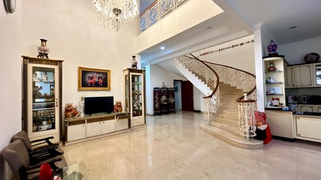 Rumah Mewah di Kawasan Elite Lokasi Strategis Di Tengah Kota Jakarta Selatan