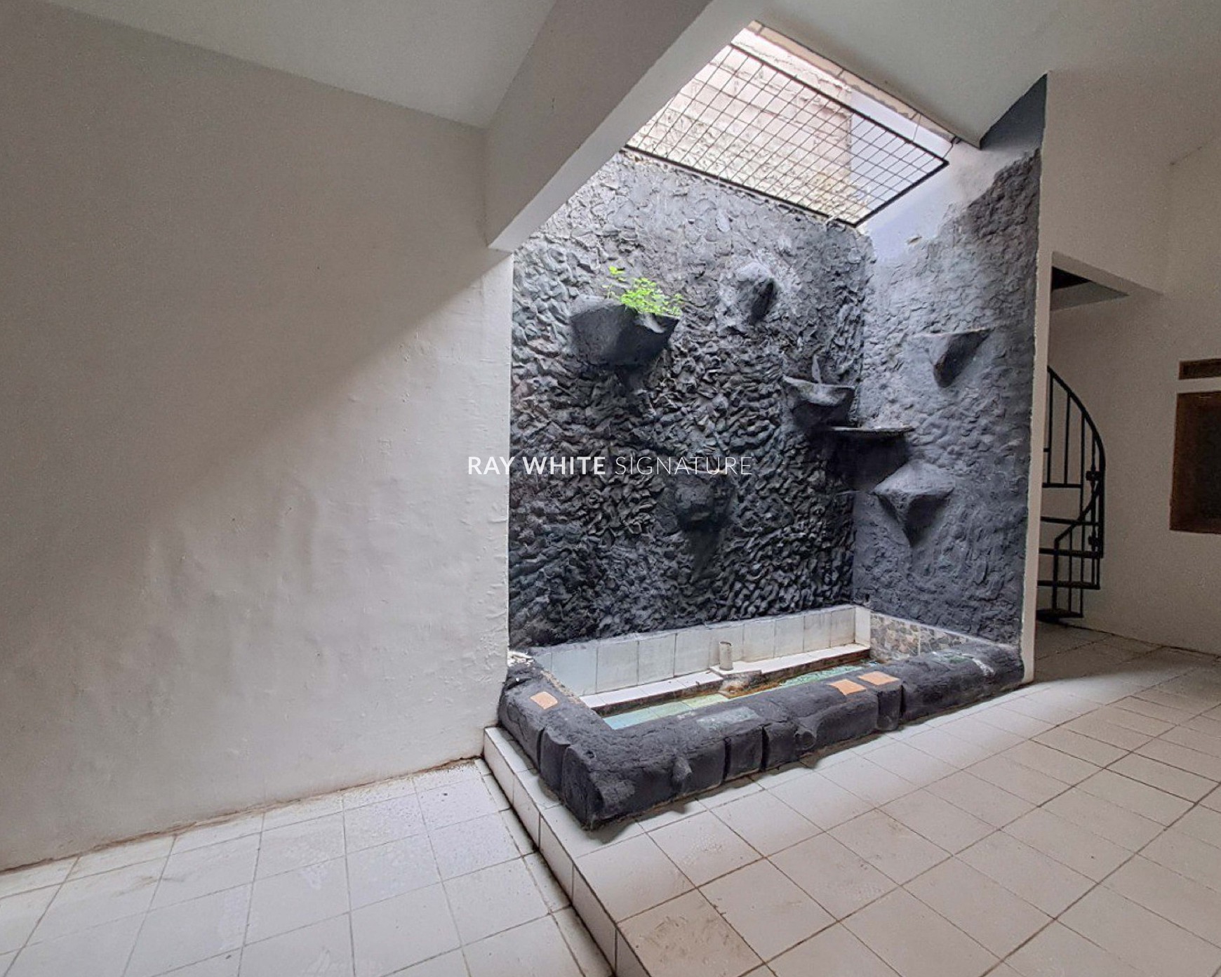 Dijual Rumah Lama Cocok Untuk Hunian dan Kost di Jl Palimanan, Setia Budi