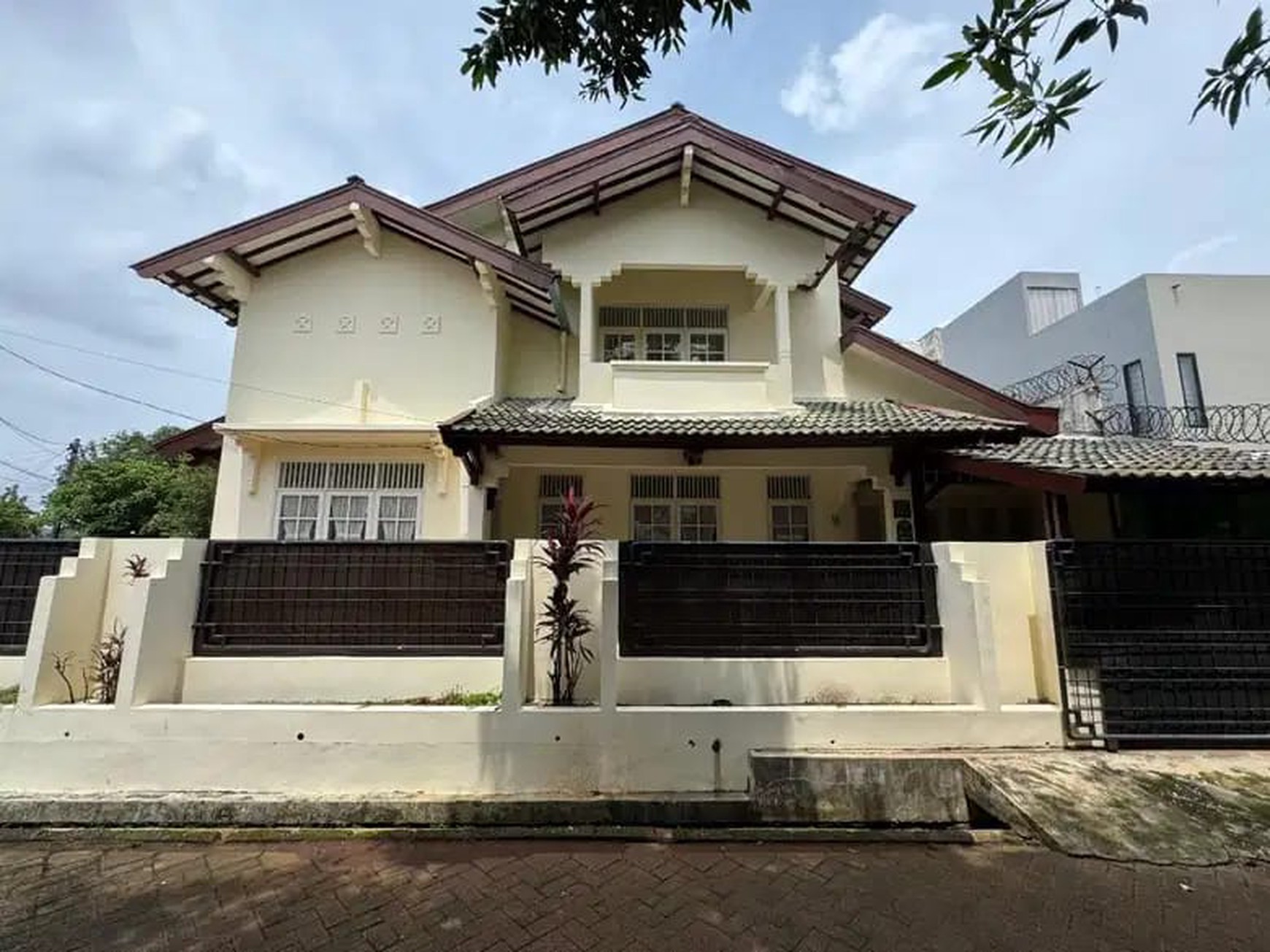 Rumah Luas Diarea Bintaro Jaya Sektor 2, Dekat Pasmod & Stasiun Comutter