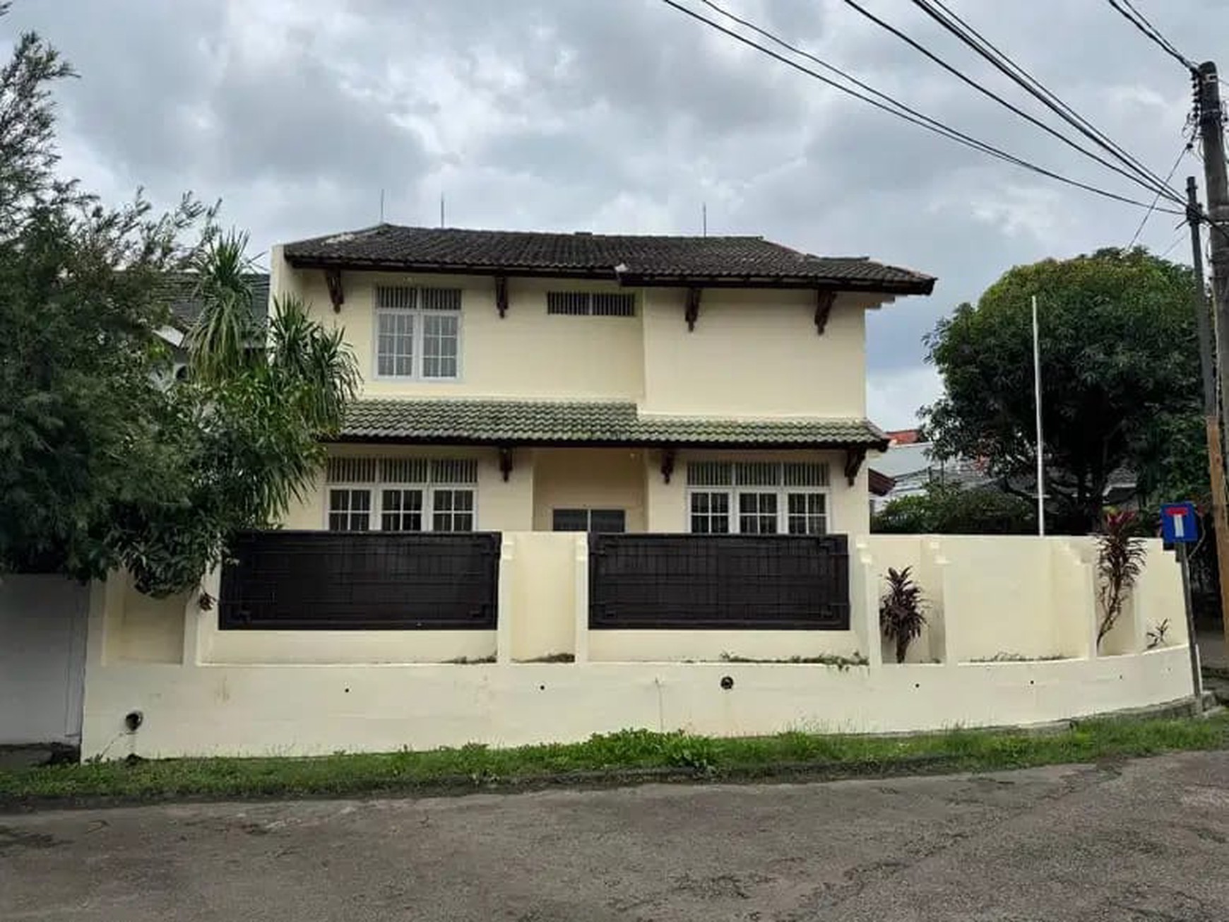 Rumah Luas Diarea Bintaro Jaya Sektor 2, Dekat Pasmod & Stasiun Comutter