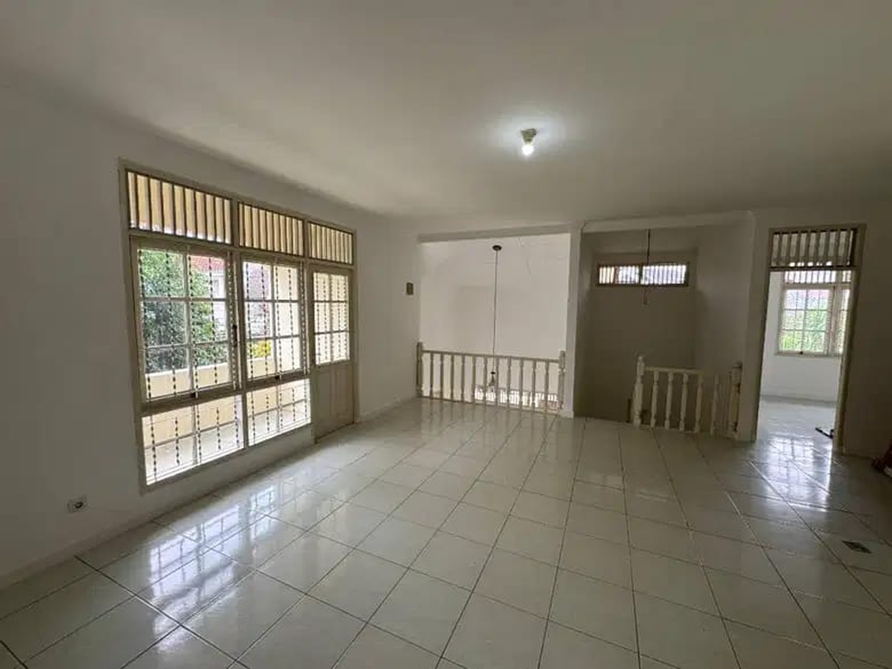 Rumah Luas Diarea Bintaro Jaya Sektor 2, Dekat Pasmod & Stasiun Comutter