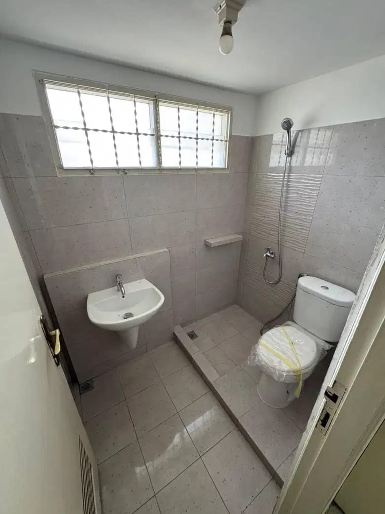 Rumah Luas Diarea Bintaro Jaya Sektor 2, Dekat Pasmod & Stasiun Comutter