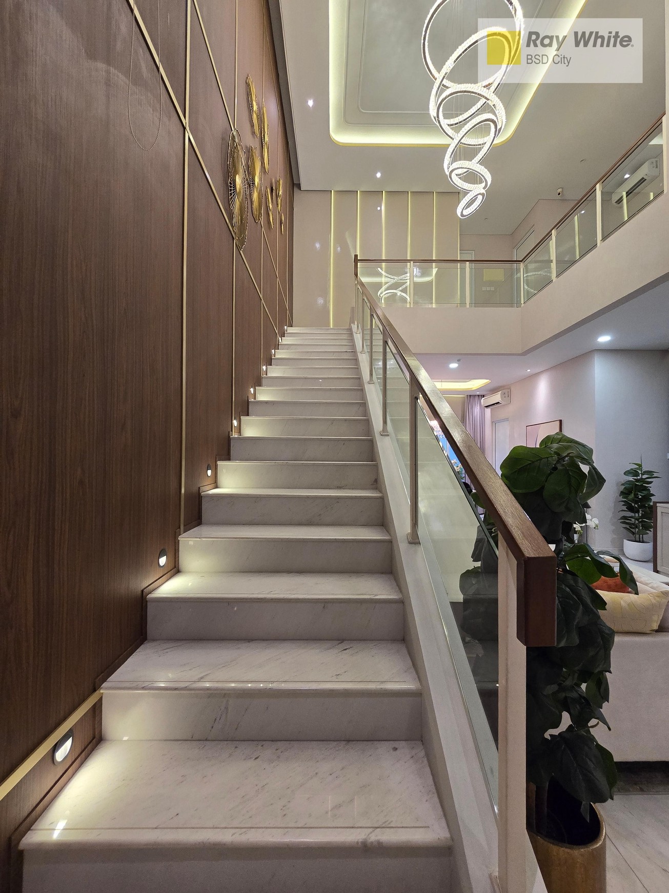 RUMAH MEWAH MEMPESONA DI PASADENA GRAND RESIDENCE GADING SERPONG