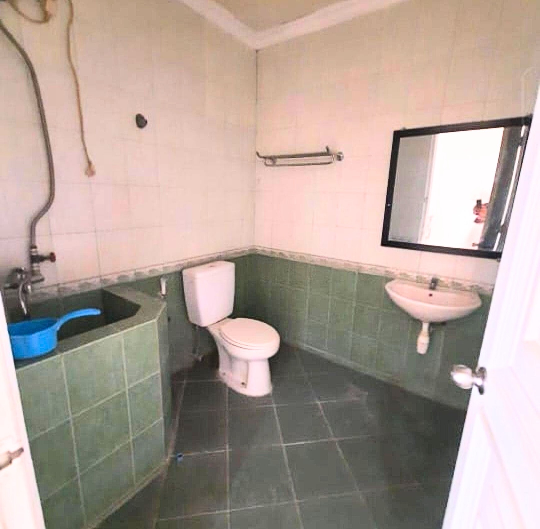 Dijual / Disewakan Rumah Tenggilis Utara Dekat Ubaya, Siwalankerto, Jemur Andayani, A Yani