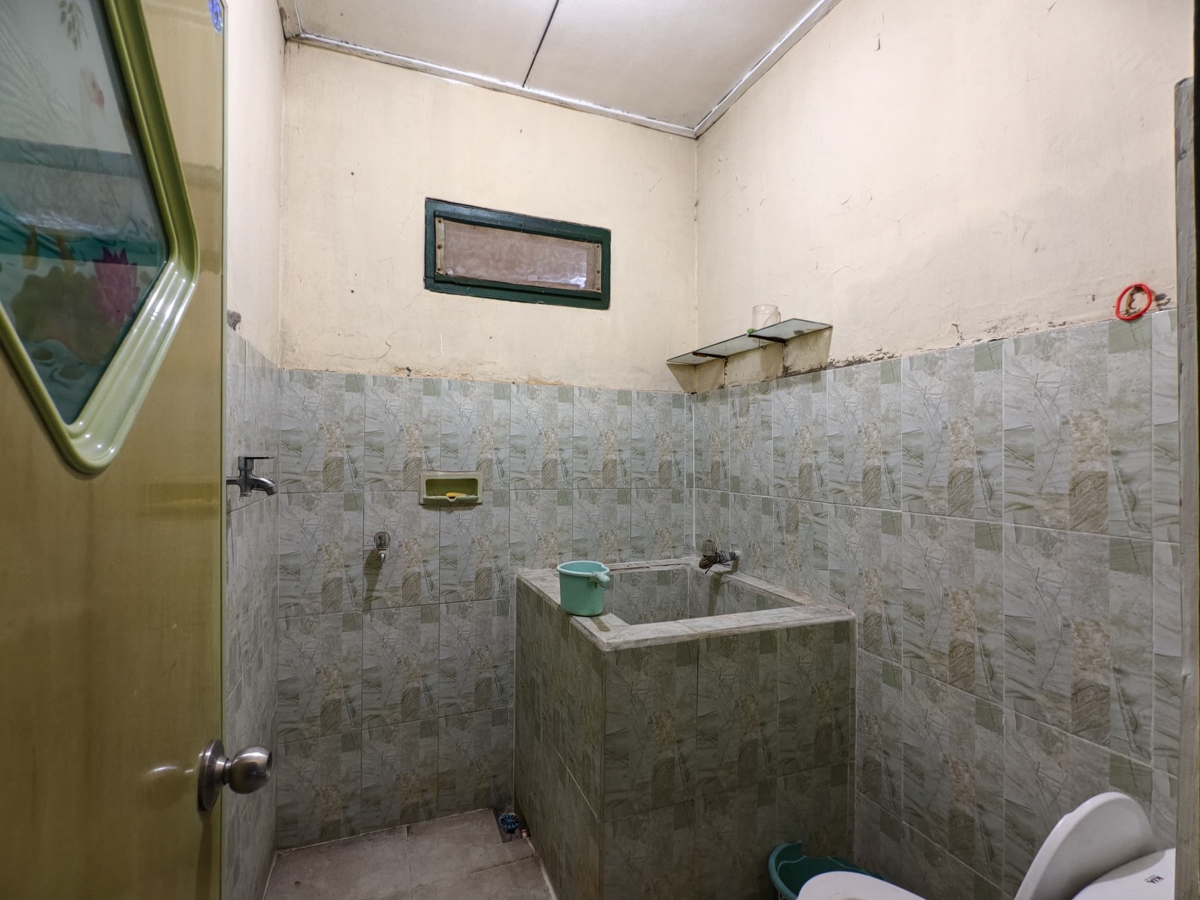 Rumah Strategis di Rungkut, Surabaya Peluang Investasi dengan Akses Mudah ke Fasilitas Utama