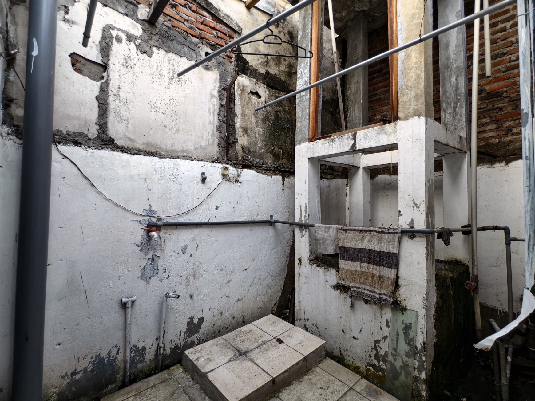 Peluang Langka! Rumah Lokasi Premium Rungkut Surabaya, Nego Sampai Deal
