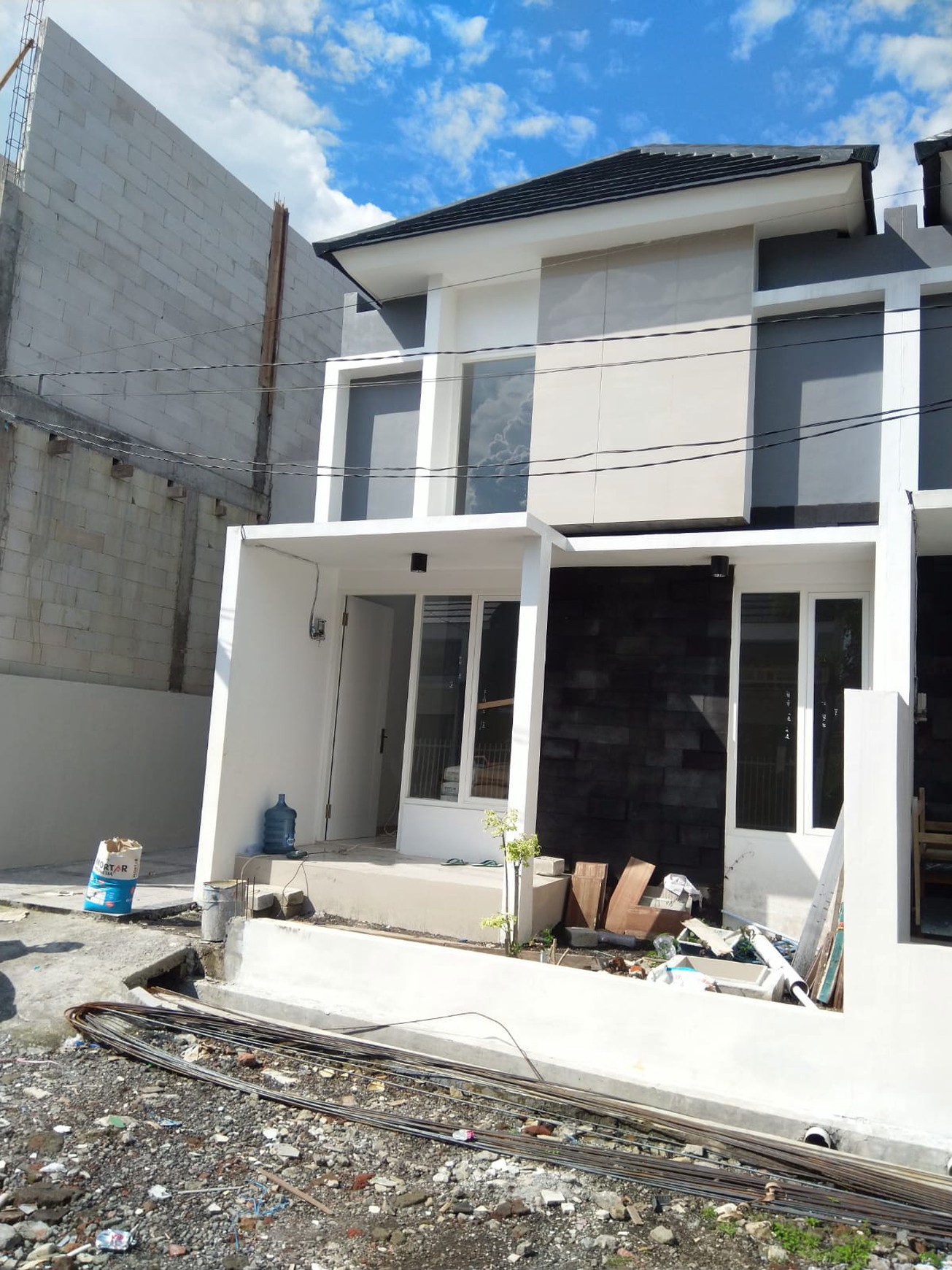 Dijual Rumah Baru Minimalis Modern SHM di Surabaya Timur Dekat UPN 