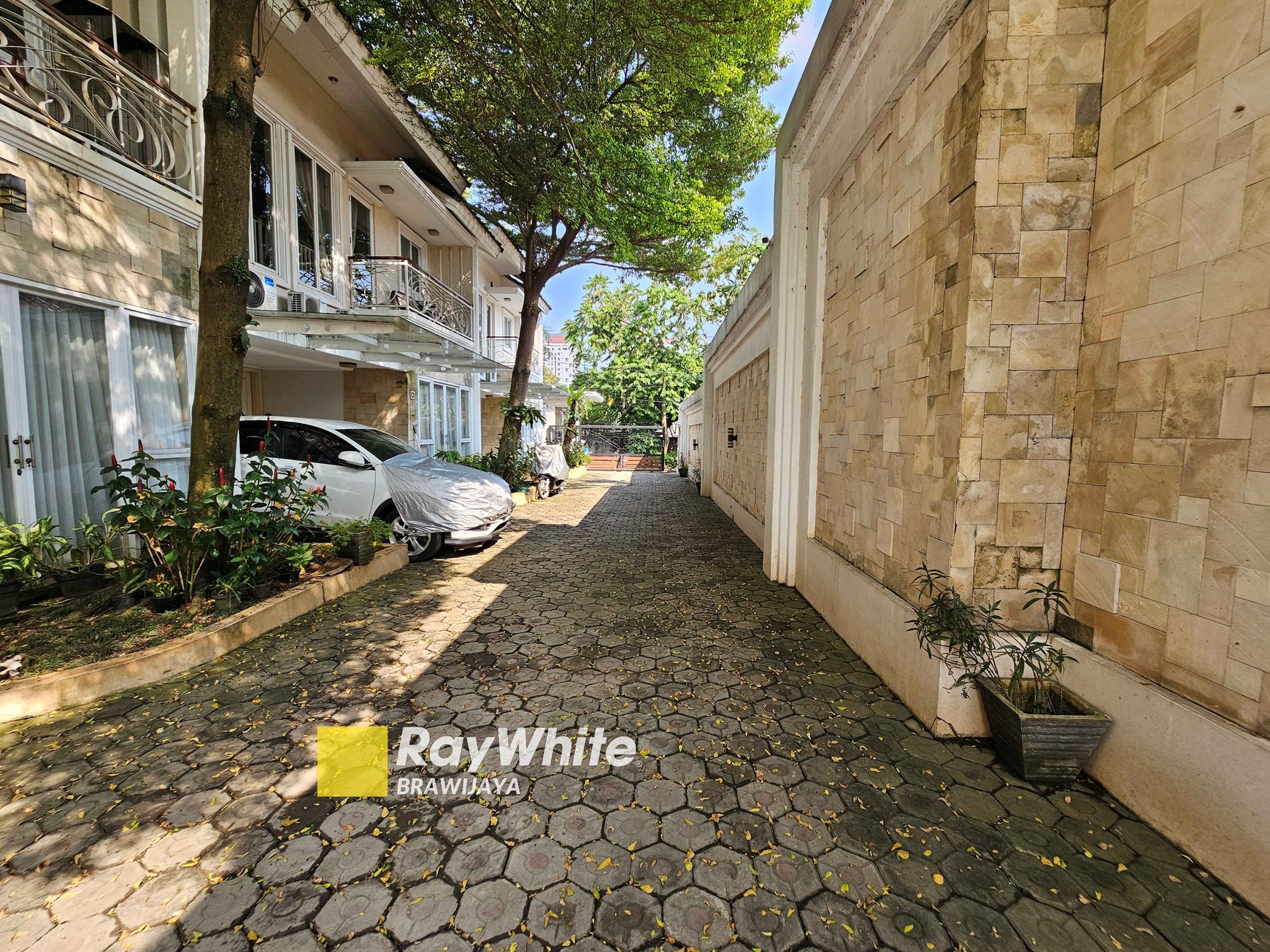 Townhouse di Cilandak Tengah, Jaksel, Belakang CITOS, dekat akses tol JORR