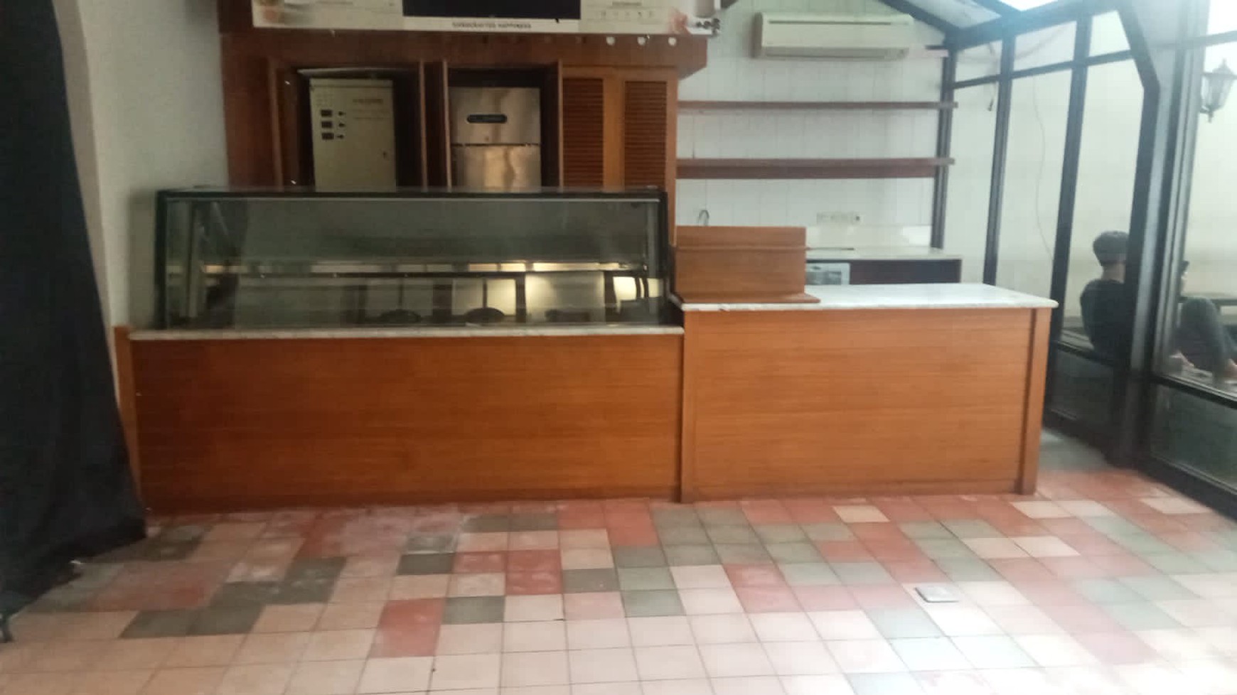Disewakan ruang usaha di area komersial Menteng Jakarta Pusat