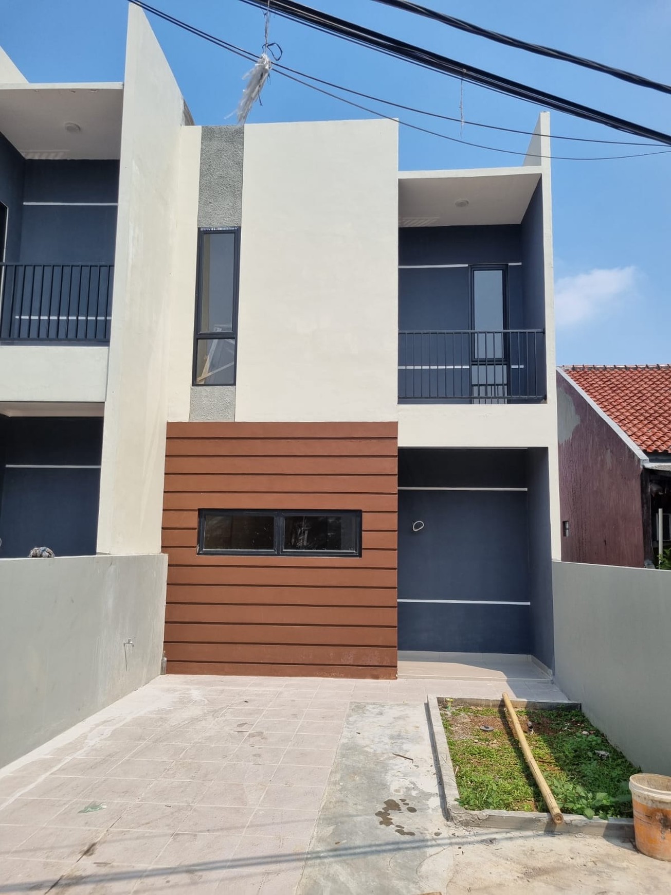 Rumah Bagus, Brand New, Minimalis dan Bebas Banjir Lokasi strategis di Jombang