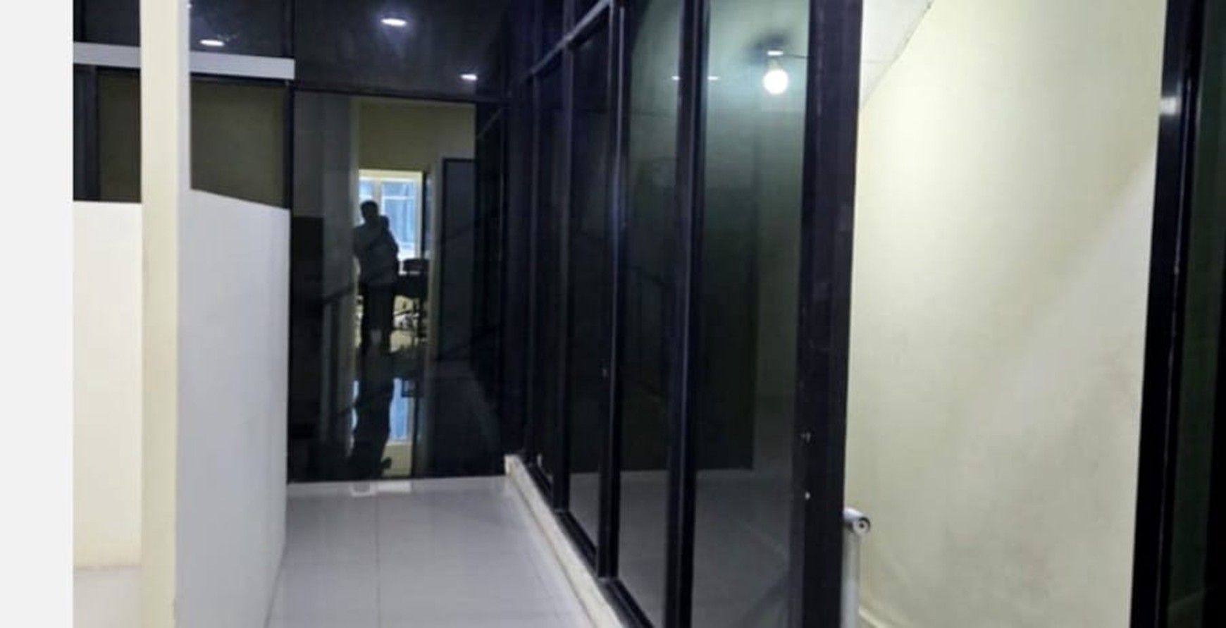 Ruko Arcadia 4 lantai, re-new, langsung pakai, strategis, di daan mogot raya, Tangerang.