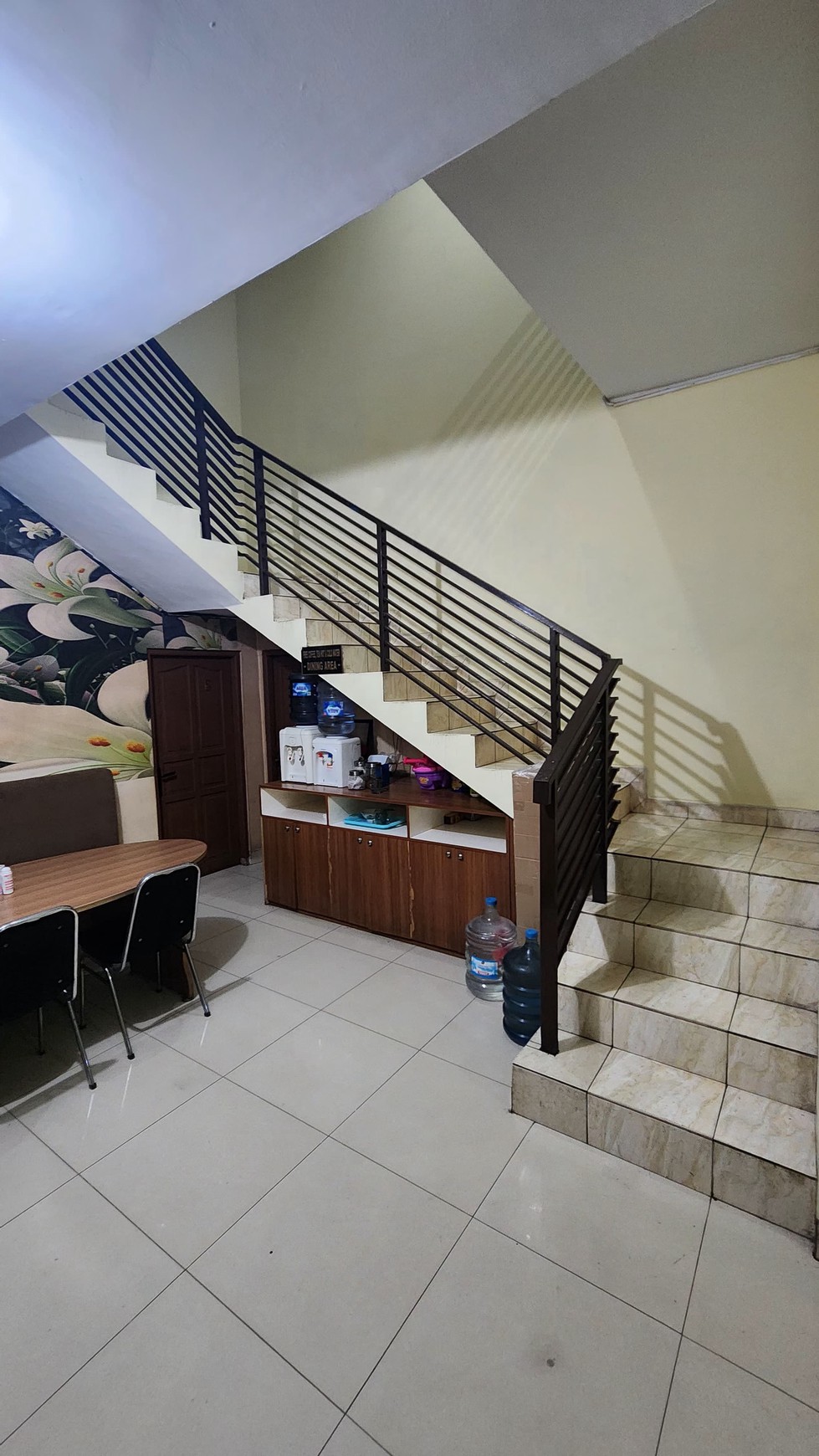 Wisma/kostan strategis di Kemanggisan Jakarta Barat