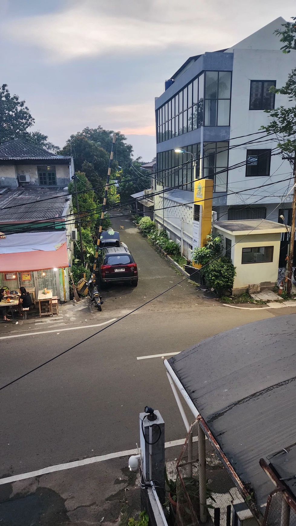 Wisma/kostan strategis di Kemanggisan Jakarta Barat