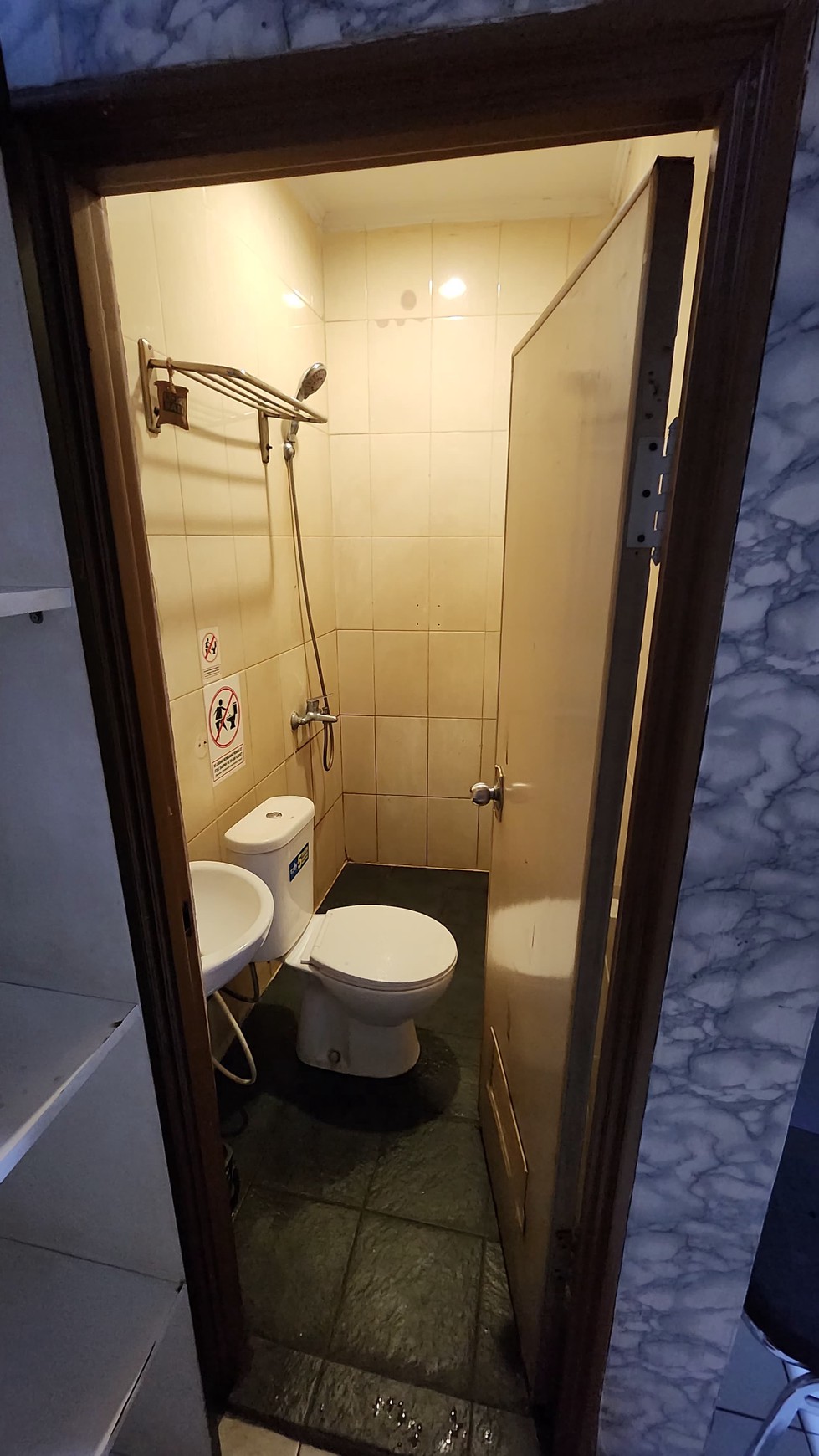 Wisma/kostan strategis di Kemanggisan Jakarta Barat