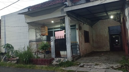 Disewakan rumah di Bratang Gede