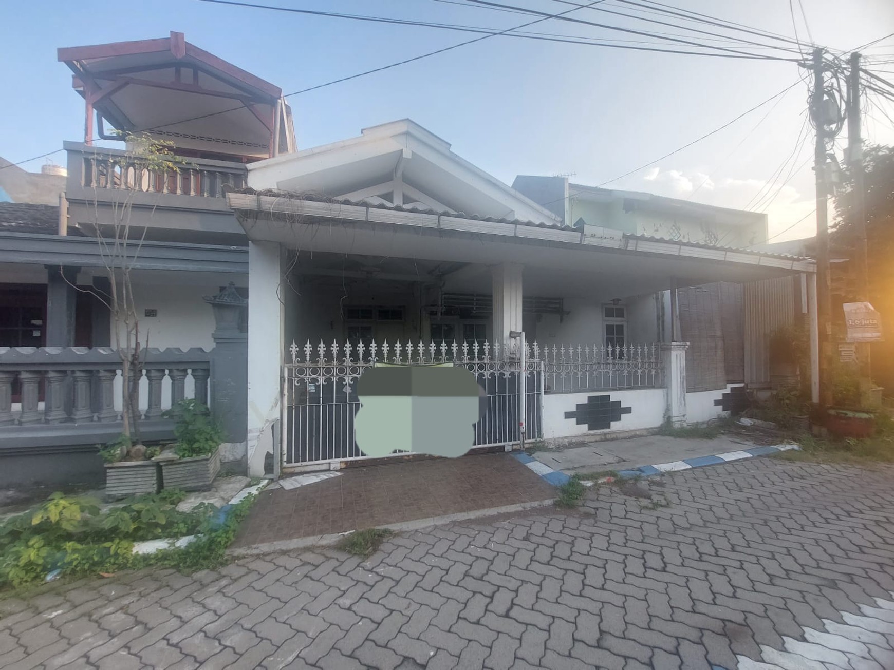 Dijual rumah di Griya Kebraon