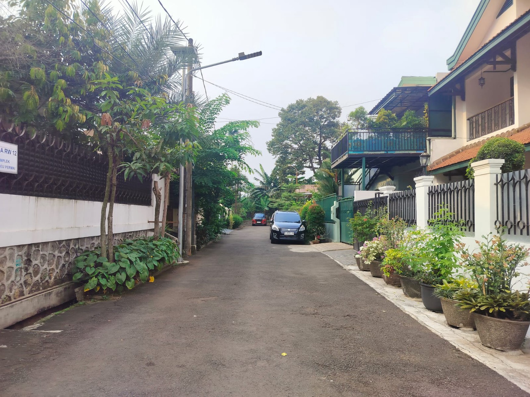 Rumah Bukit Cireundeu Permai, 225 m2, tenang, bebas banjir, 5 menit ke MRT Lebak Bulus, 10 menit ke PIM