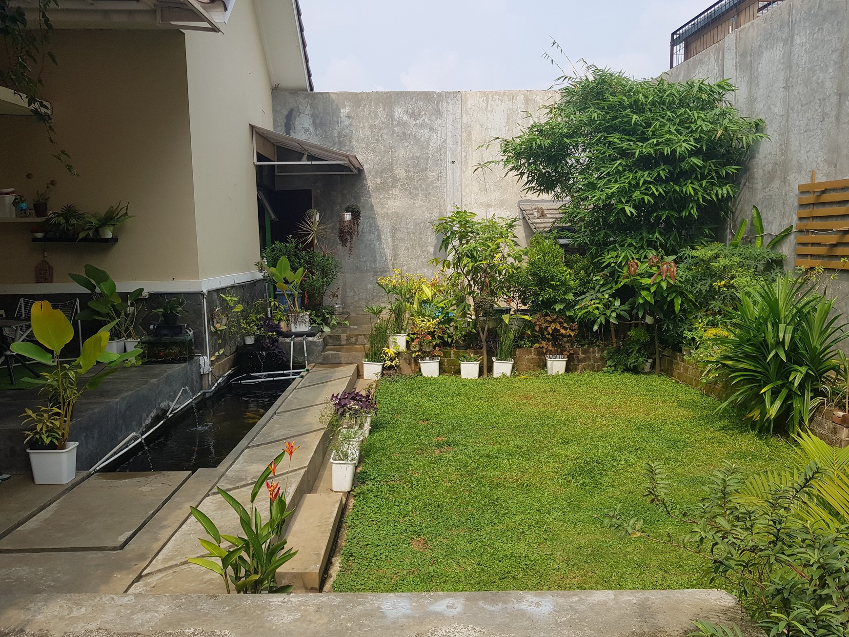 Rumah 2 Lantai dengan Taman di Green Caraka Residence Cingised Arcamanik
