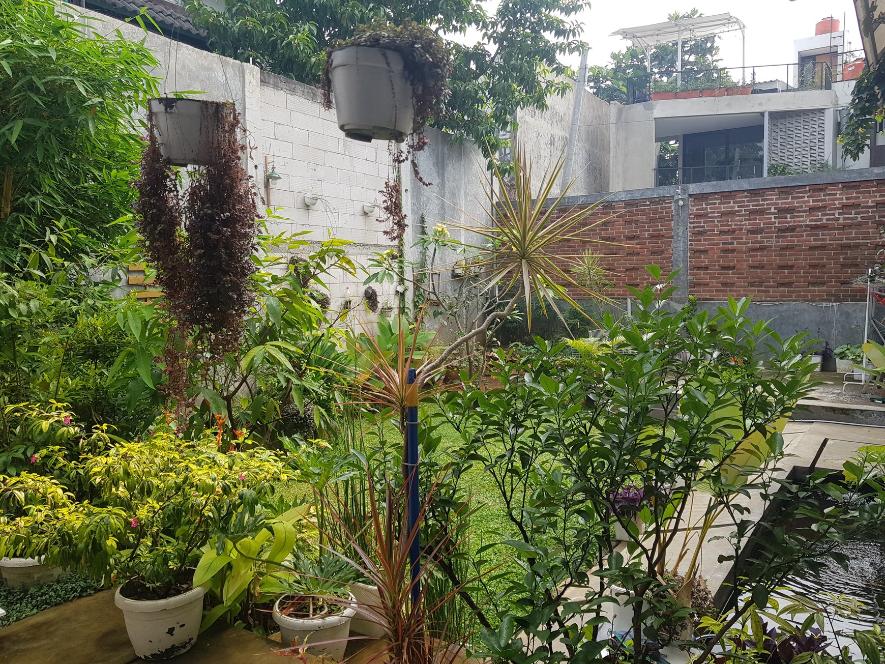 Rumah 2 Lantai dengan Taman di Green Caraka Residence Cingised Arcamanik