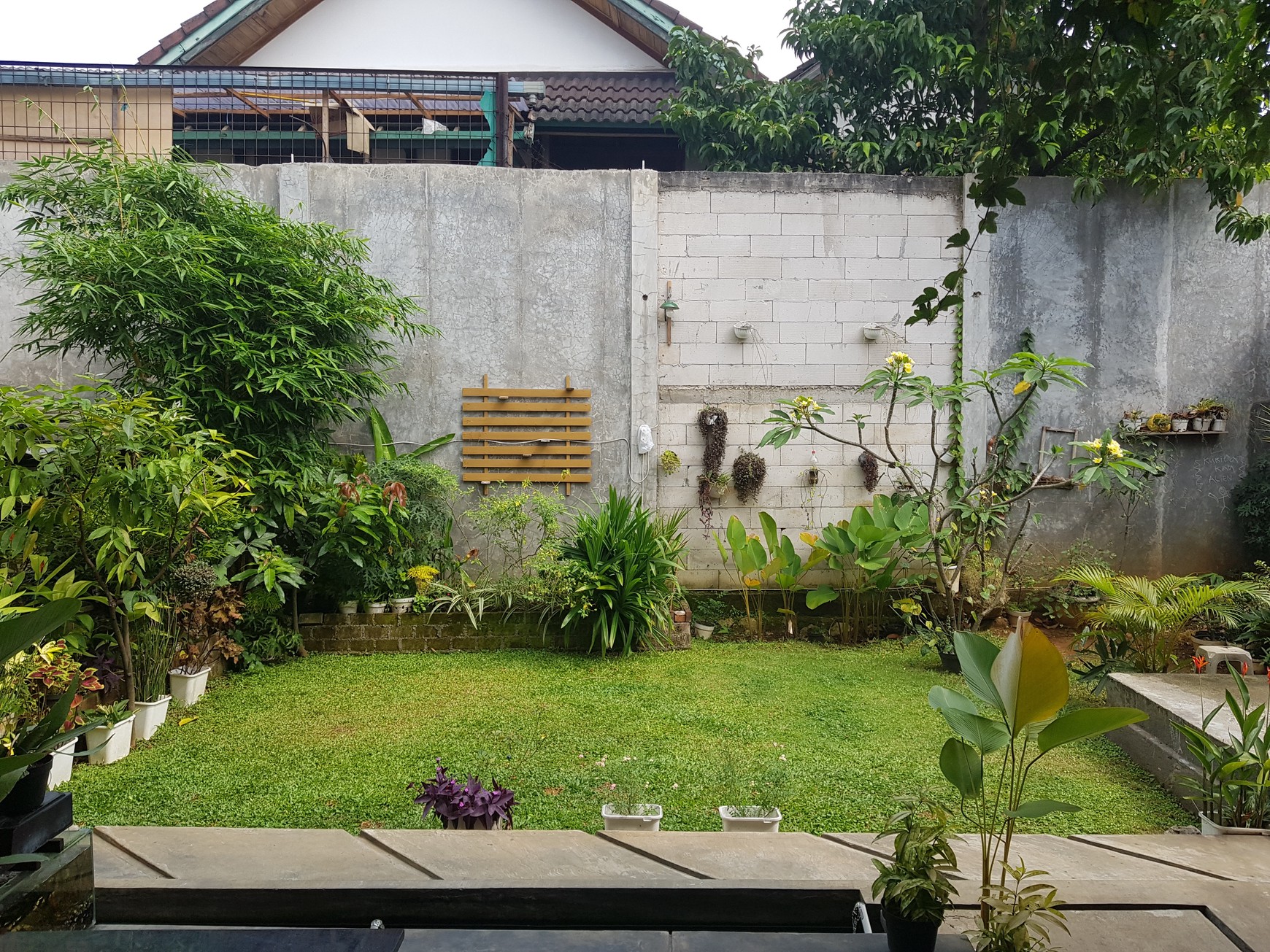 Rumah 2 Lantai dengan Taman di Green Caraka Residence Cingised Arcamanik