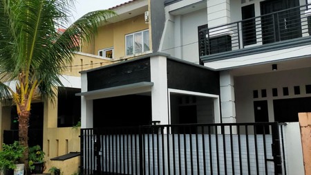 Rumah 2 lantai bagus, siap huni.