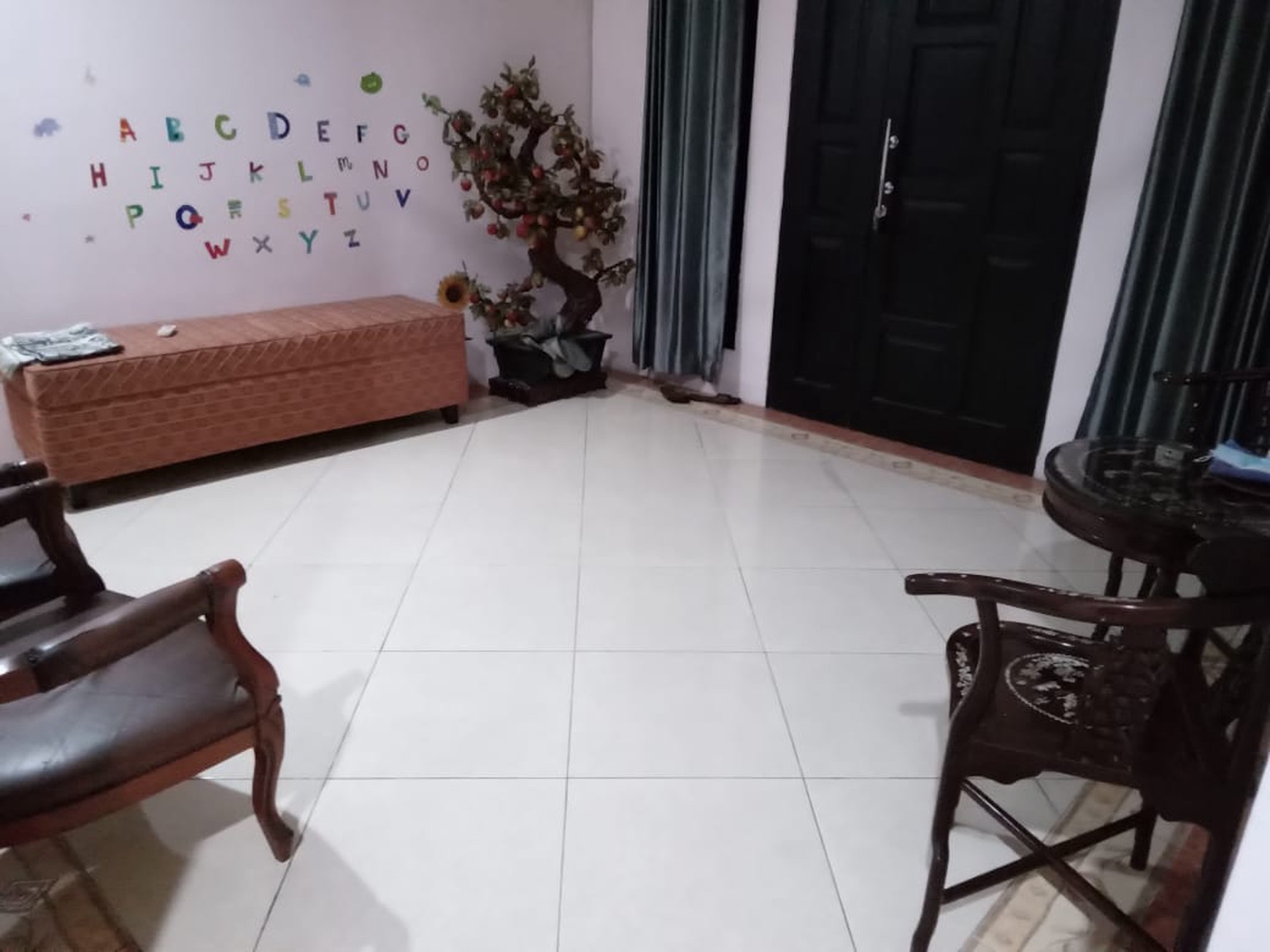 Rumah 2 lantai bagus, siap huni.