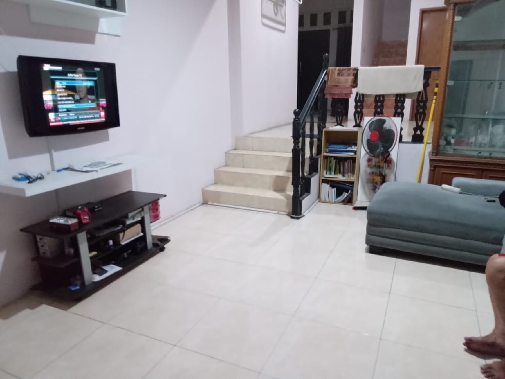 Rumah 2 lantai bagus, siap huni.