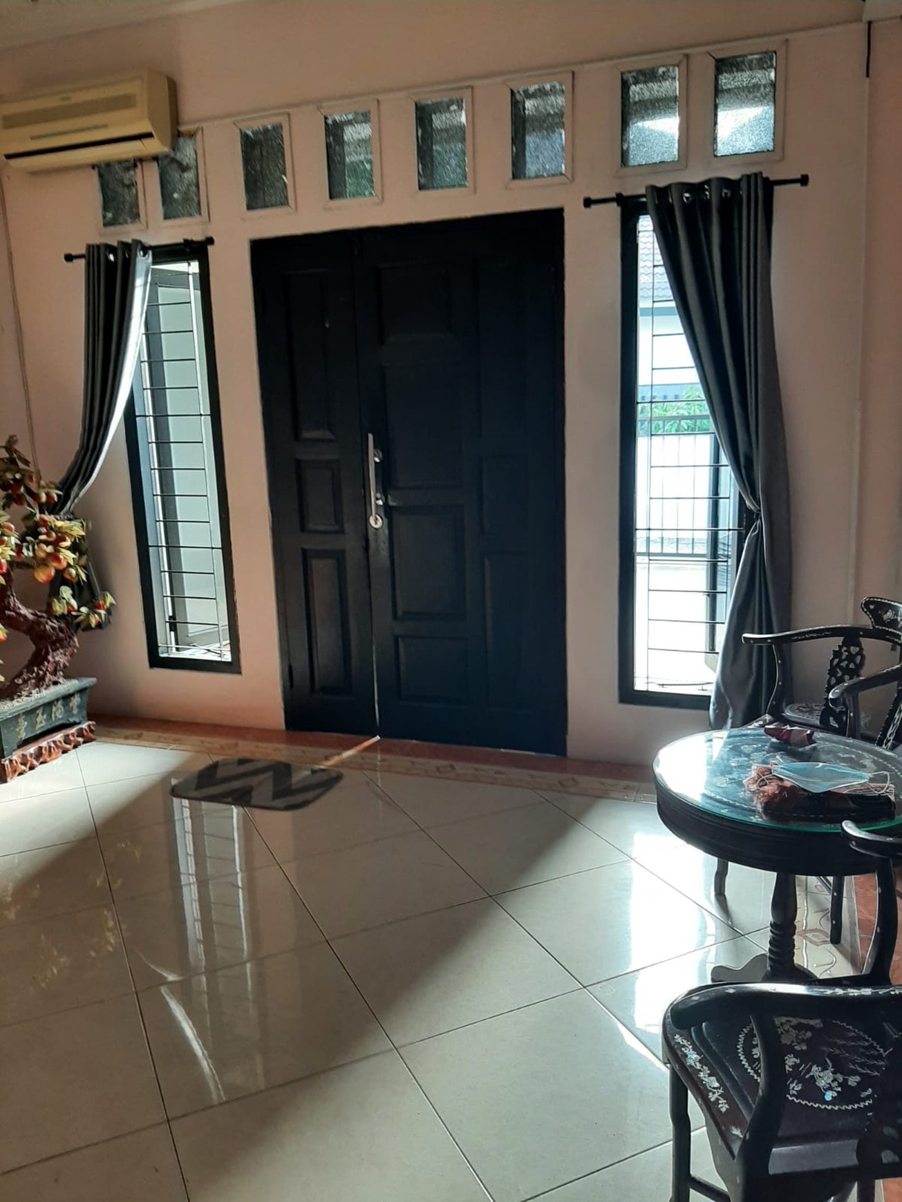 Rumah 2 lantai bagus, siap huni.