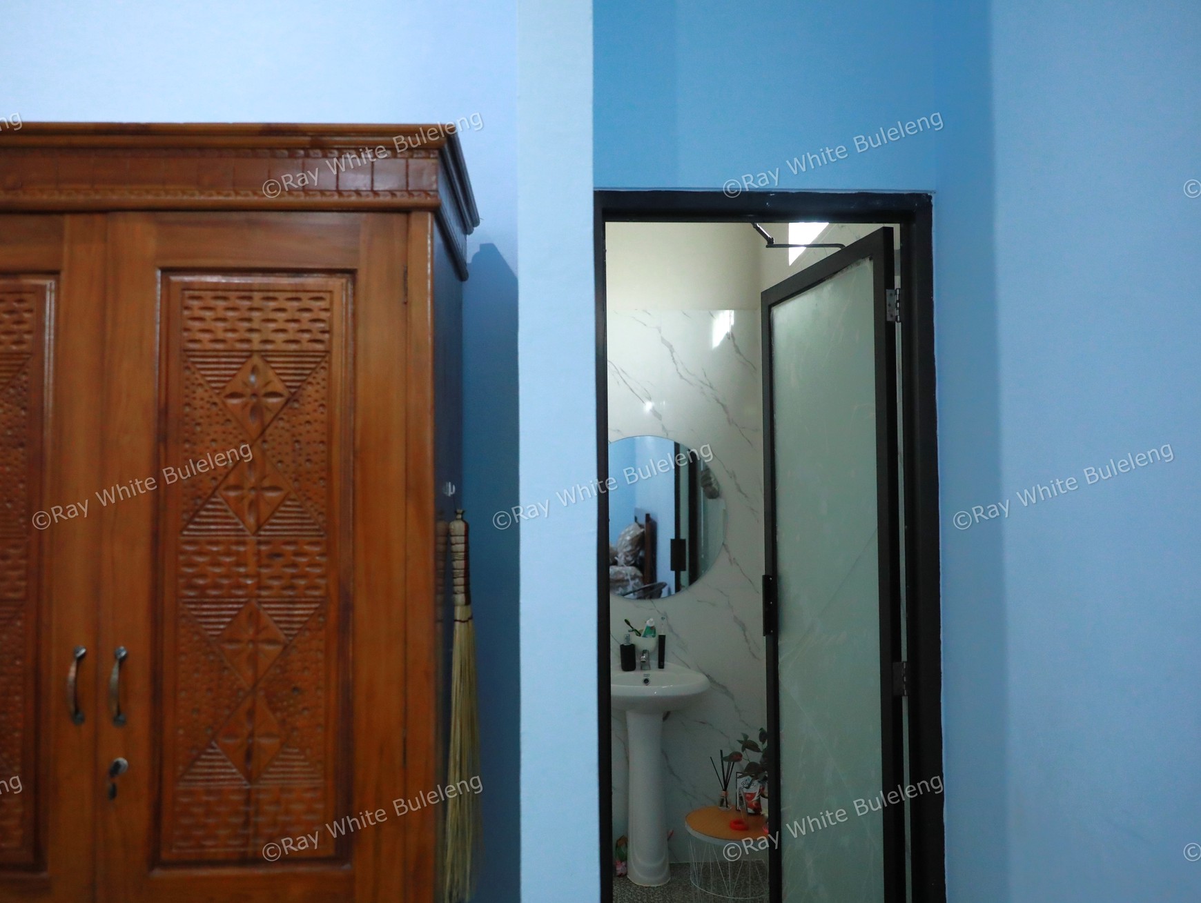 COZY 3-BEDROOM HOUSE, ONLY 5 MINUTES TO LOVINA BEACH