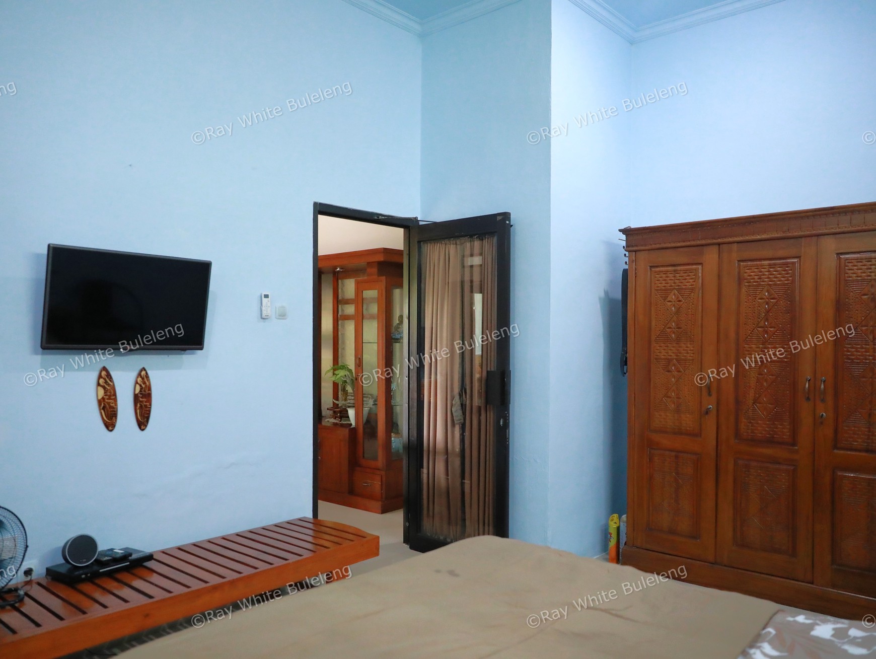 COZY 3-BEDROOM HOUSE, ONLY 5 MINUTES TO LOVINA BEACH