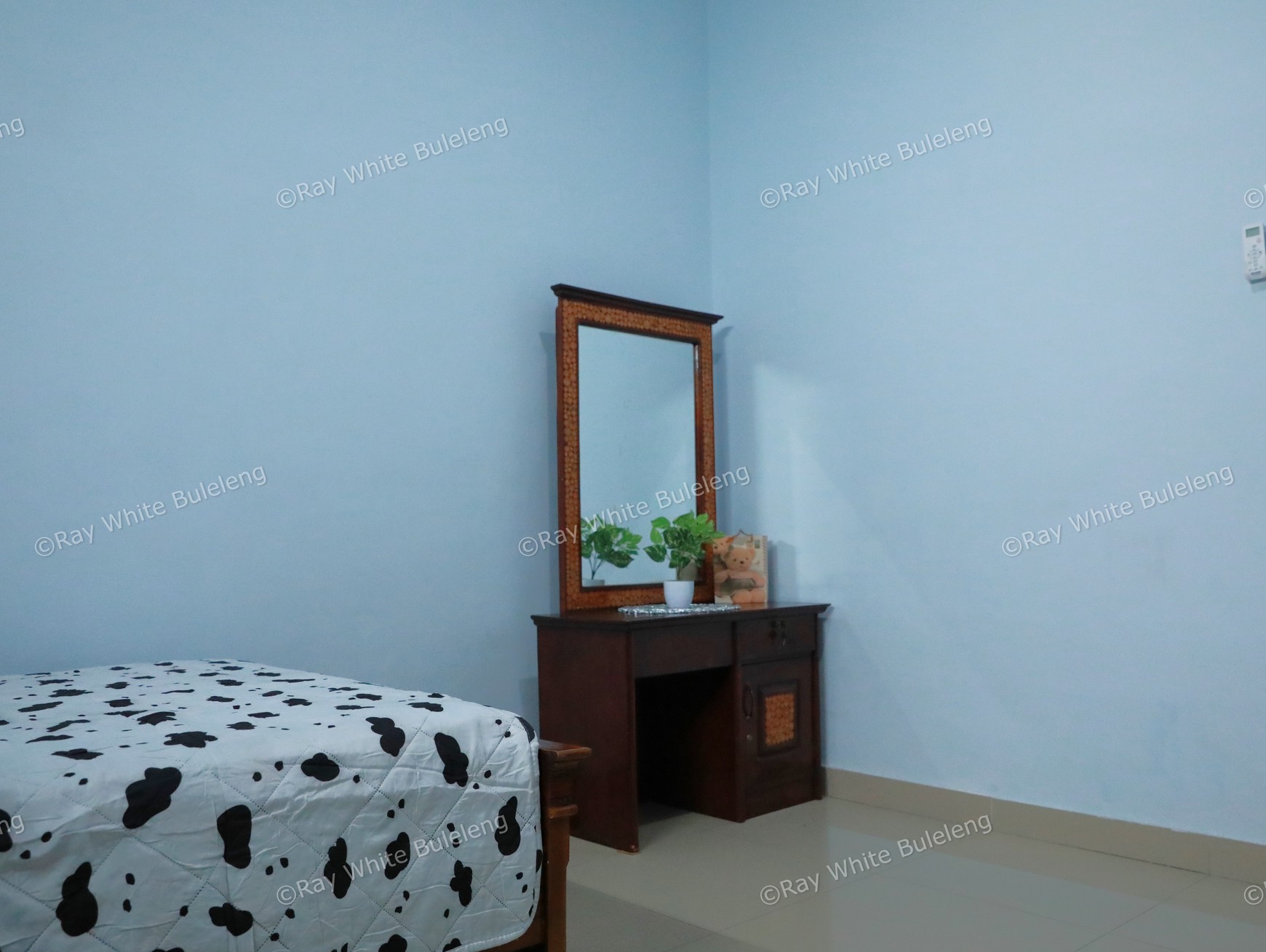 COZY 3-BEDROOM HOUSE, ONLY 5 MINUTES TO LOVINA BEACH