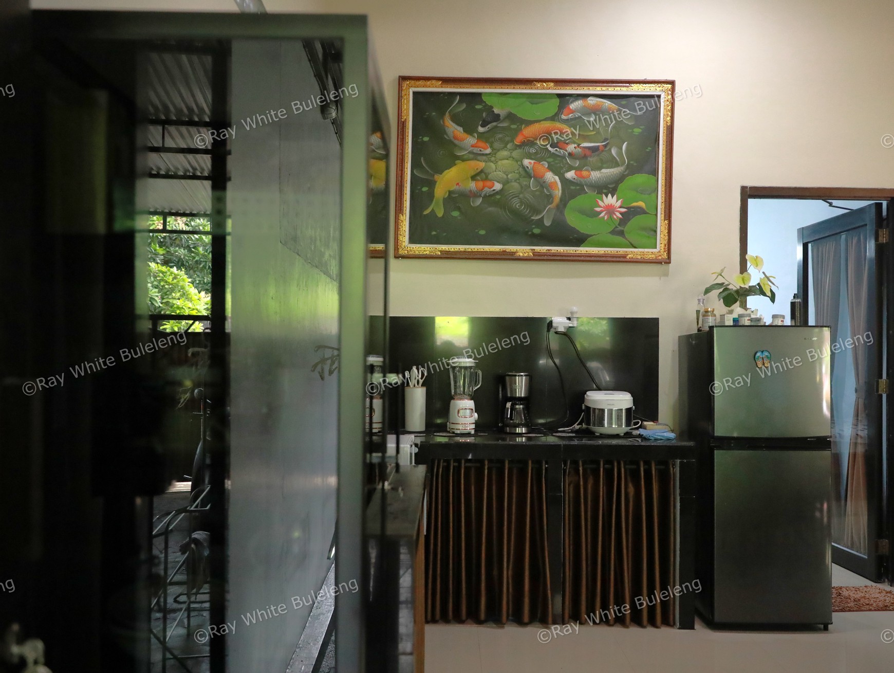 COZY 3-BEDROOM HOUSE, ONLY 5 MINUTES TO LOVINA BEACH