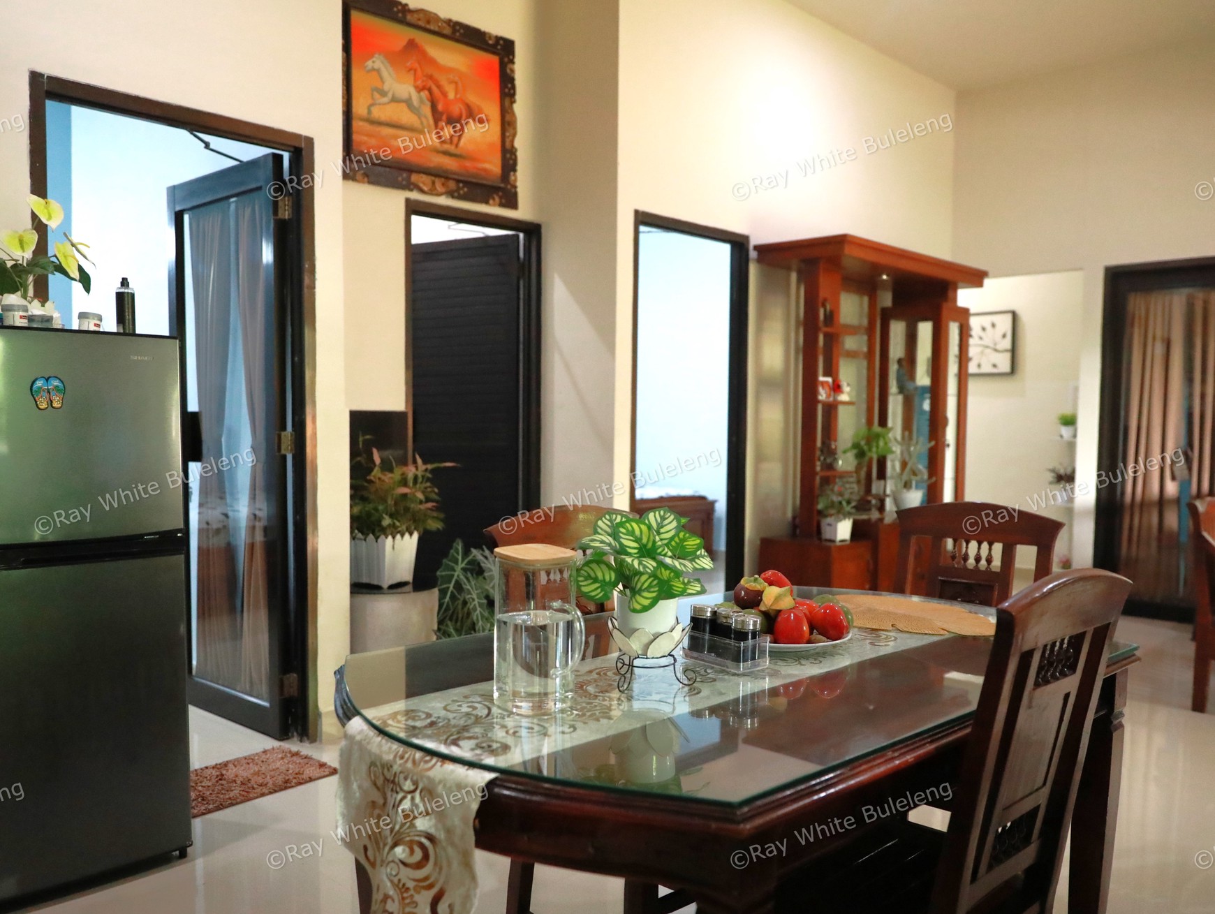 COZY 3-BEDROOM HOUSE, ONLY 5 MINUTES TO LOVINA BEACH