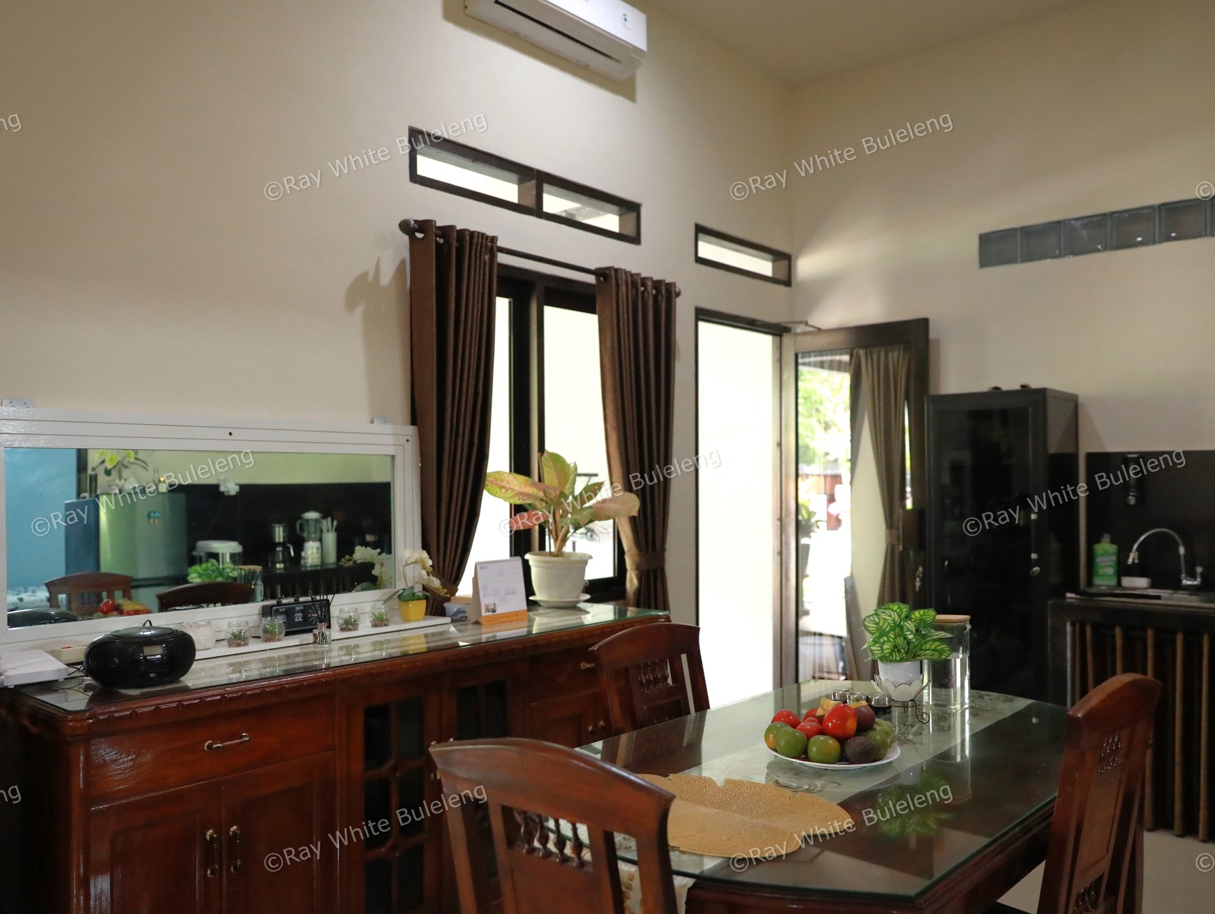 COZY 3-BEDROOM HOUSE, ONLY 5 MINUTES TO LOVINA BEACH