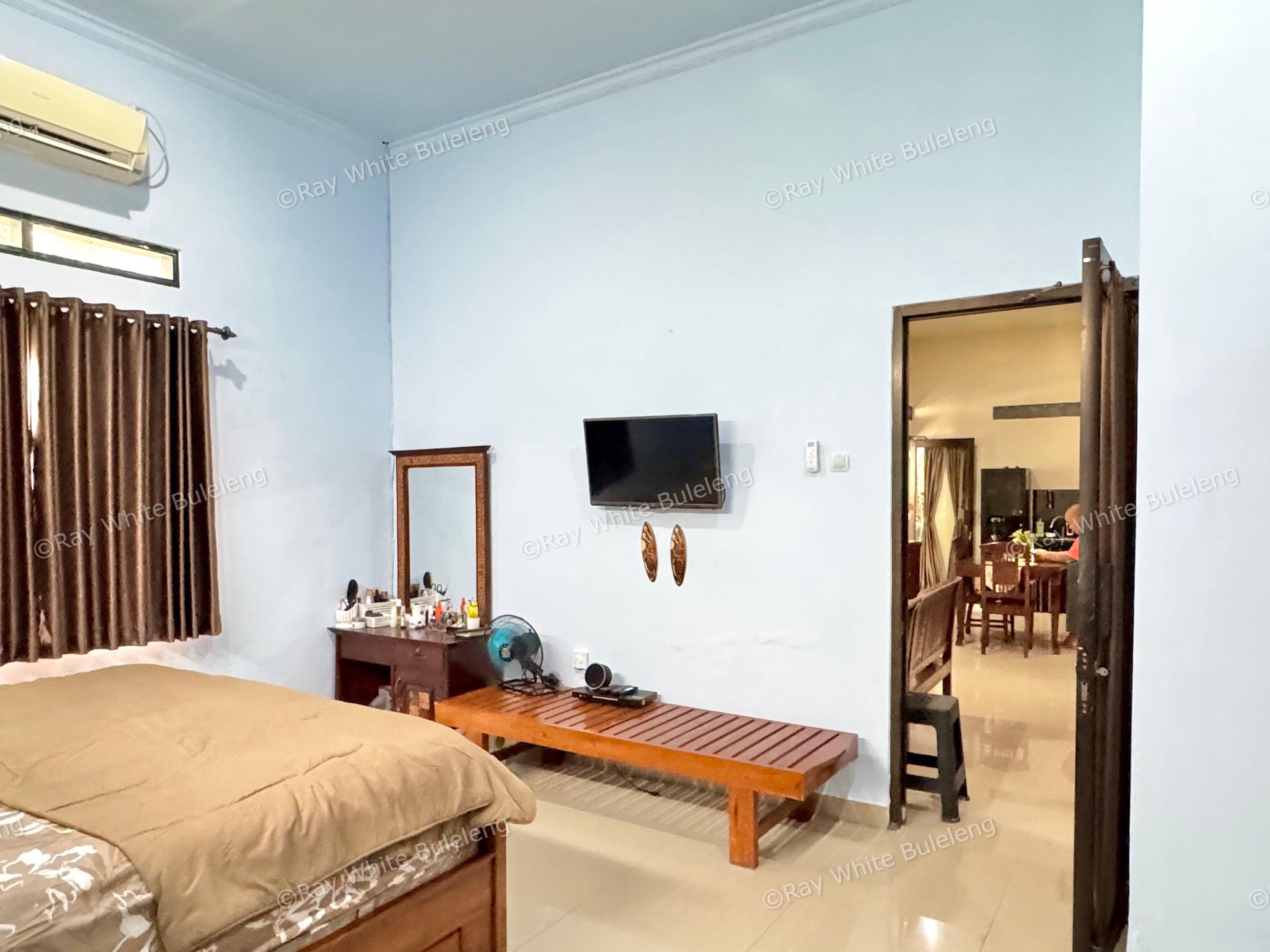 COZY 3-BEDROOM HOUSE, ONLY 5 MINUTES TO LOVINA BEACH