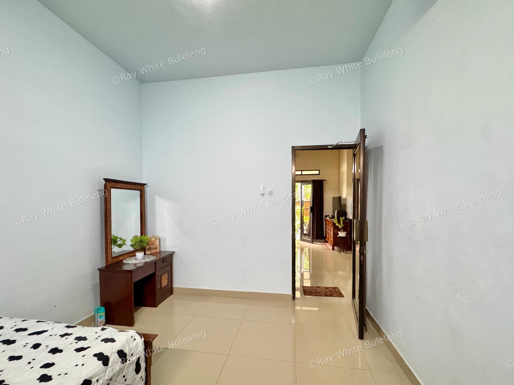 COZY 3-BEDROOM HOUSE, ONLY 5 MINUTES TO LOVINA BEACH
