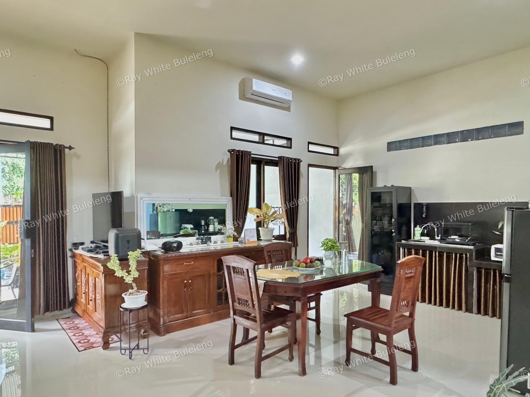 COZY 3-BEDROOM HOUSE, ONLY 5 MINUTES TO LOVINA BEACH