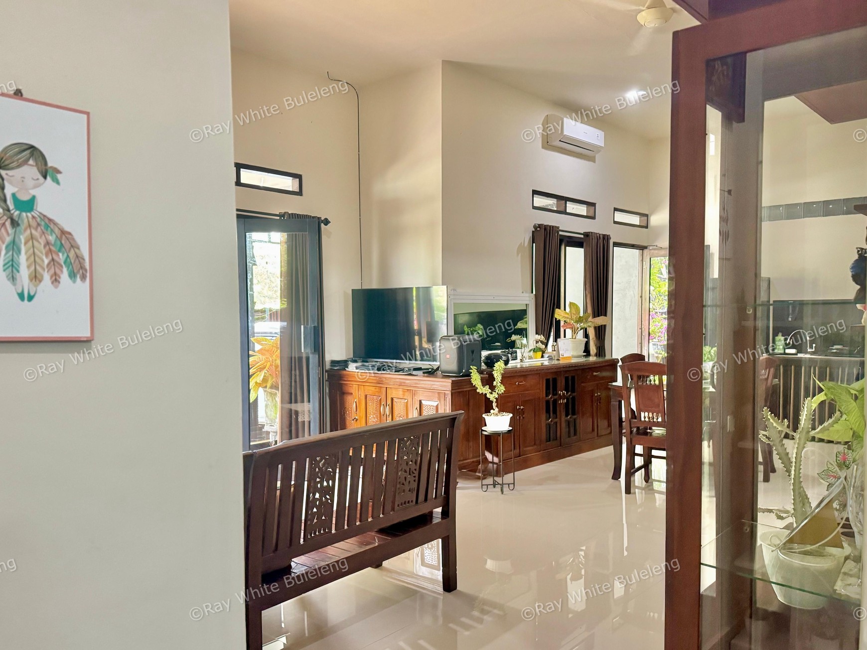 COZY 3-BEDROOM HOUSE, ONLY 5 MINUTES TO LOVINA BEACH