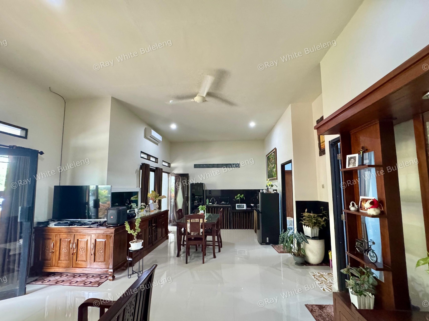 COZY 3-BEDROOM HOUSE, ONLY 5 MINUTES TO LOVINA BEACH