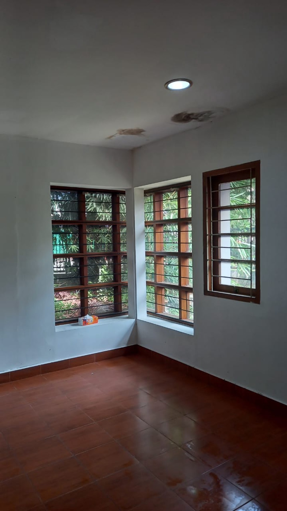 Dijual Rumah Taman Osaka Posisi Hoek ,Lokasi Strategis & ROW Jalan Cukup Lebar Di Lippo Karawaci - Tangerang