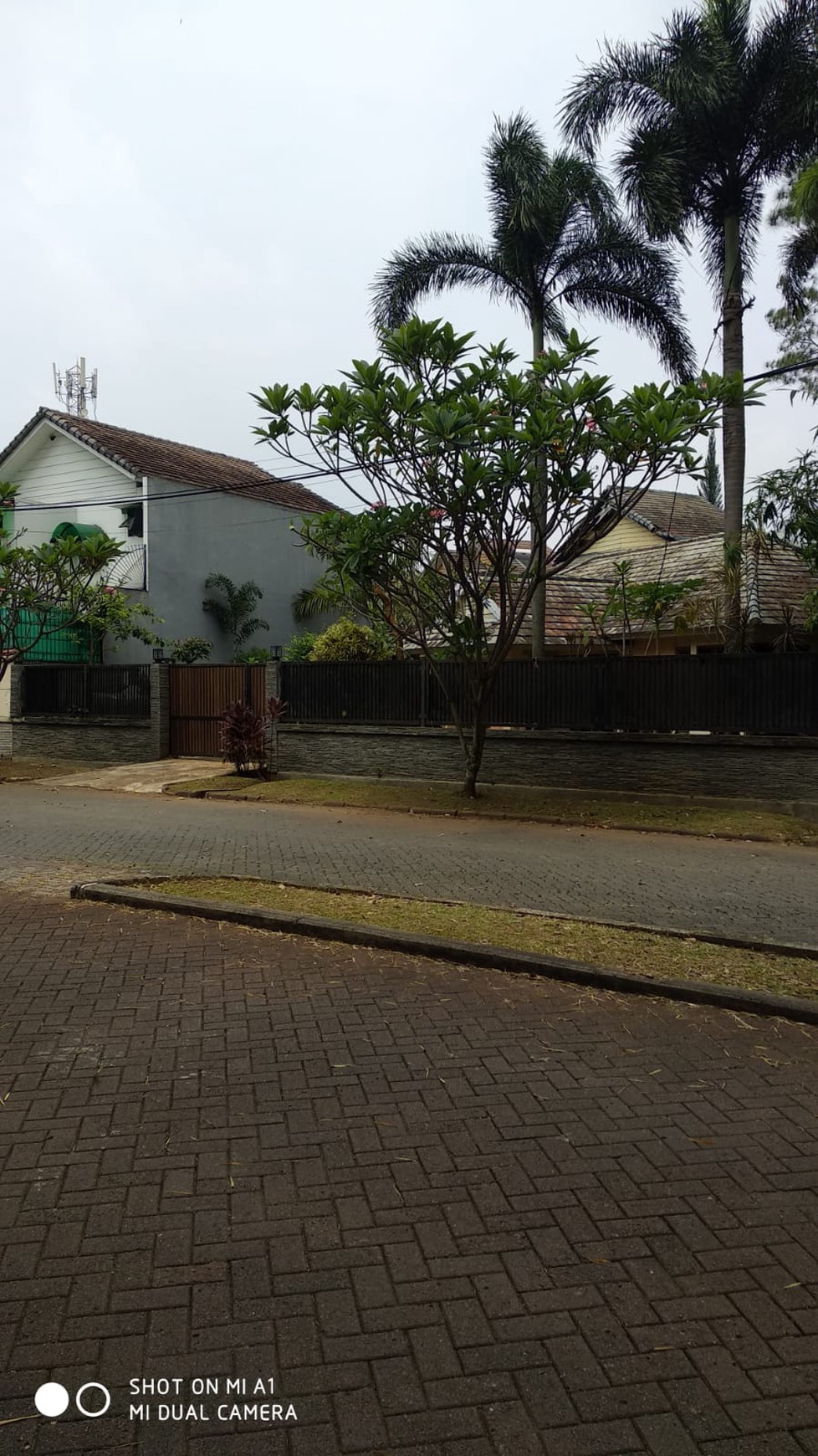 Dijual Rumah Taman Osaka Posisi Hoek ,Lokasi Strategis & ROW Jalan Cukup Lebar Di Lippo Karawaci - Tangerang