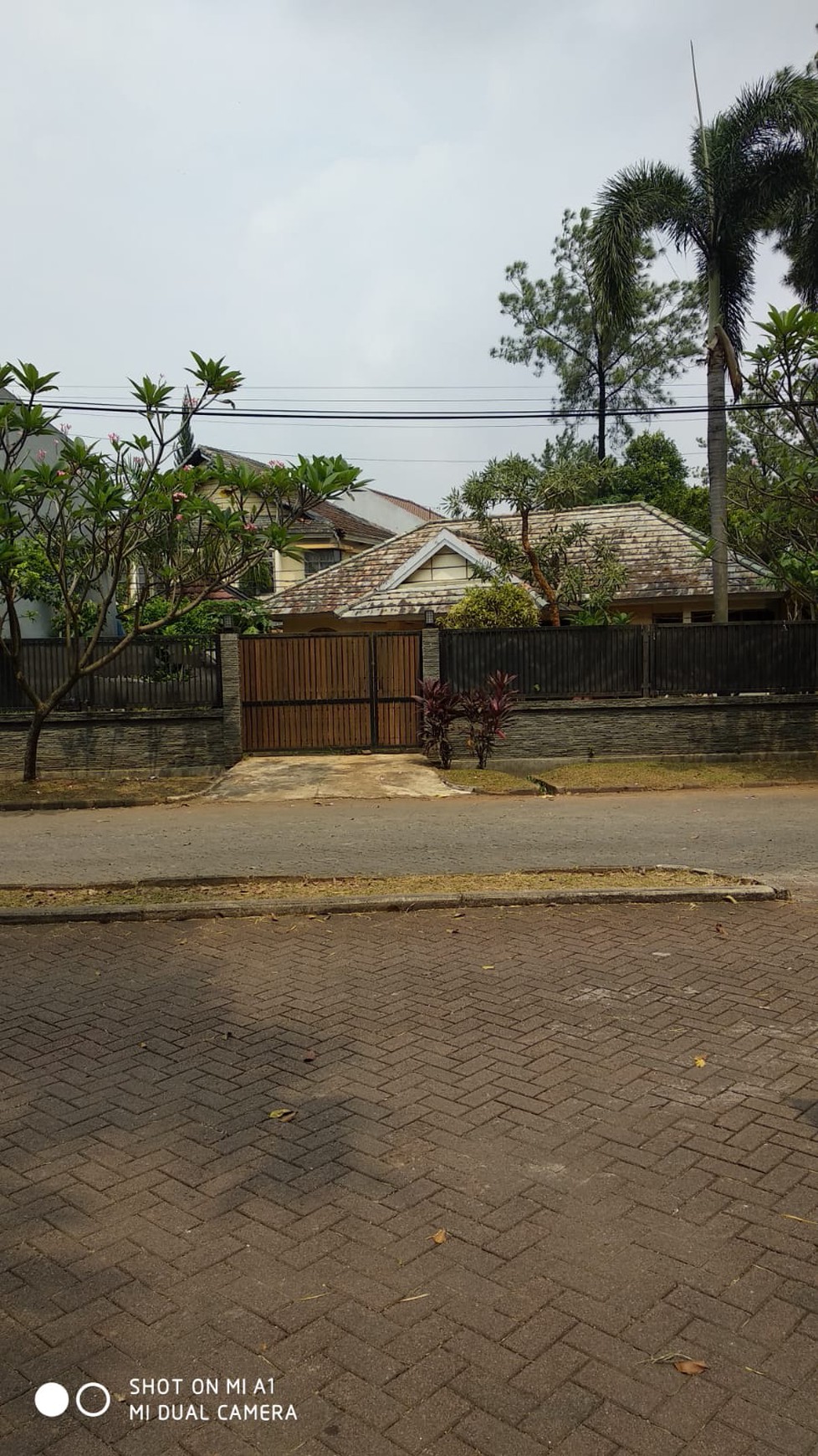 Dijual Rumah Taman Osaka Posisi Hoek ,Lokasi Strategis & ROW Jalan Cukup Lebar Di Lippo Karawaci - Tangerang