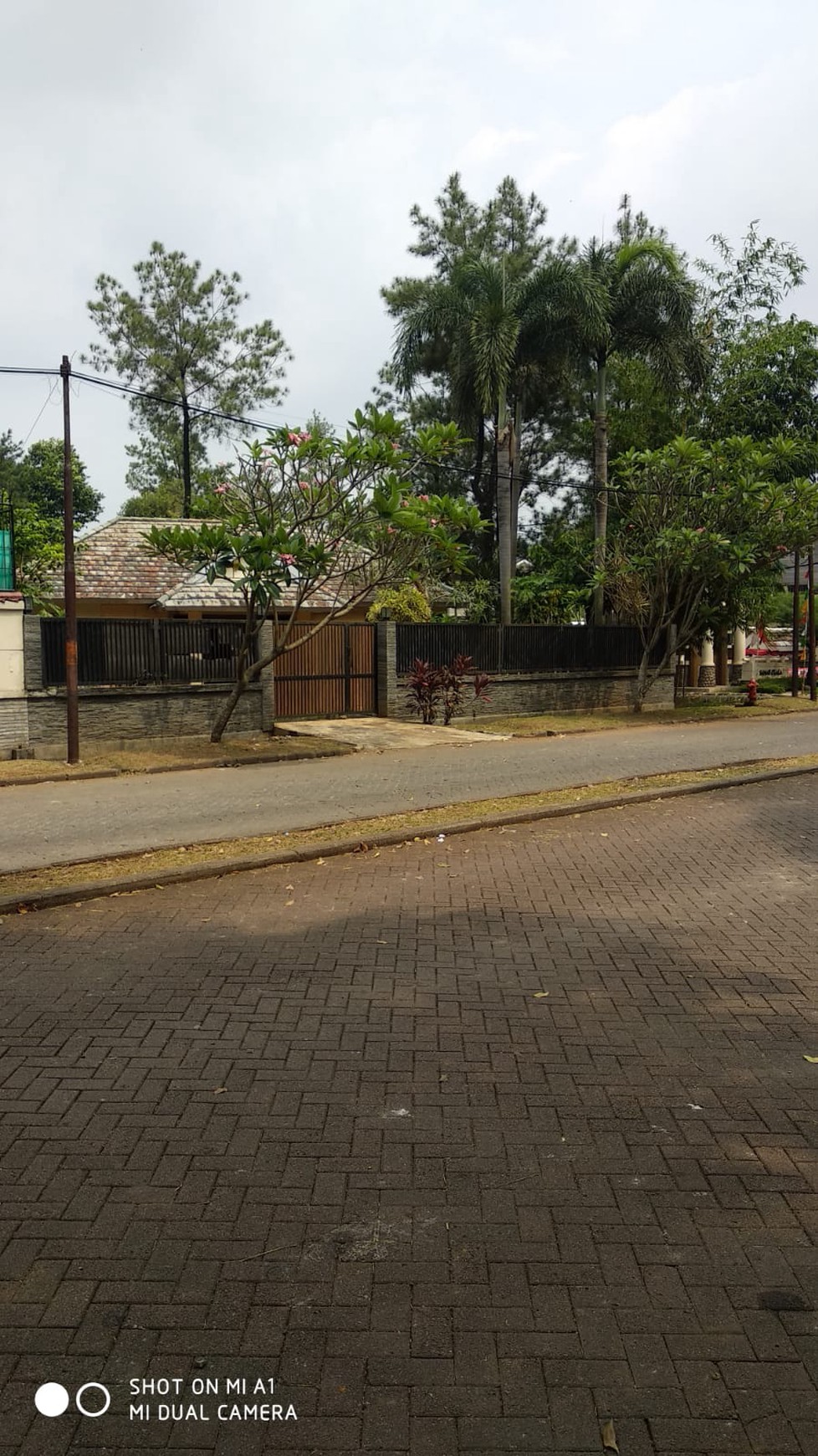 Dijual Rumah Taman Osaka Posisi Hoek ,Lokasi Strategis & ROW Jalan Cukup Lebar Di Lippo Karawaci - Tangerang