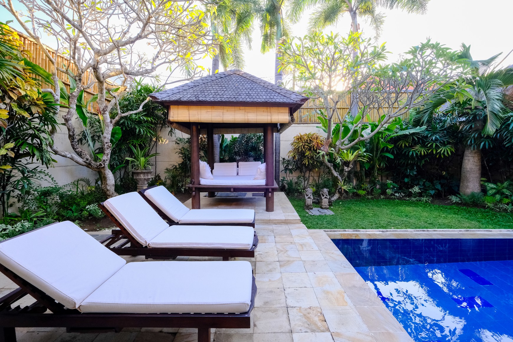 Freehold - Modern 4-Bedroom Villa Just 2 Minutes from Batubelig Beach