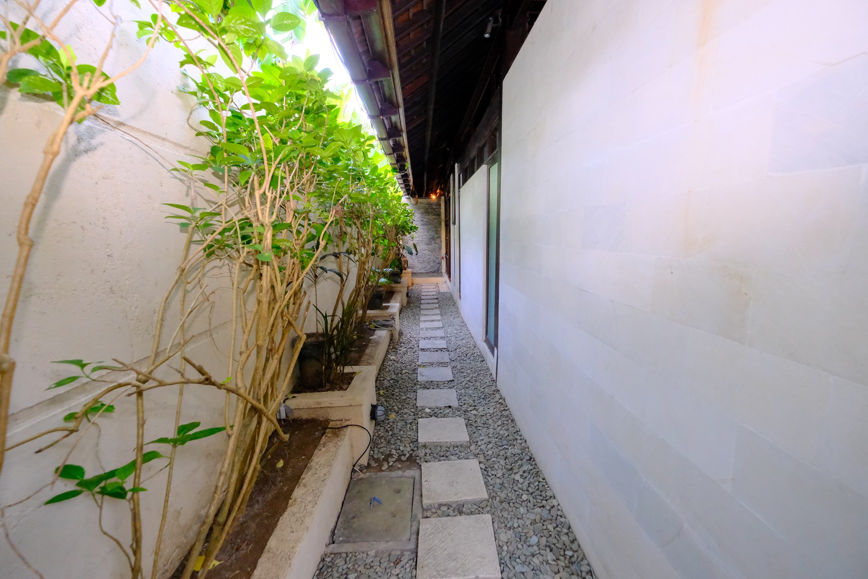 Freehold - Modern 4-Bedroom Villa Just 2 Minutes from Batubelig Beach