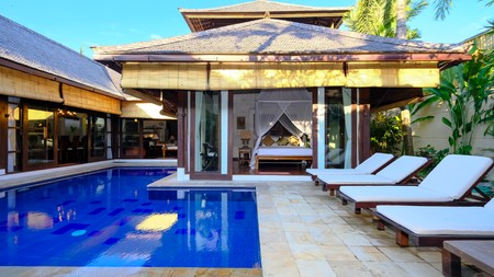 Freehold - Modern 4-Bedroom Villa Just 2 Minutes from Batubelig Beach