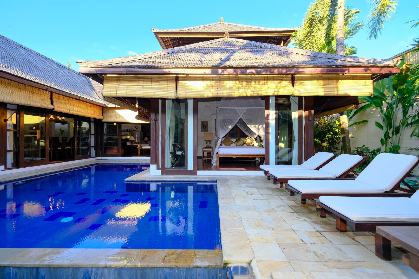 Freehold - Modern 4-Bedroom Villa Just 2 Minutes from Batubelig Beach