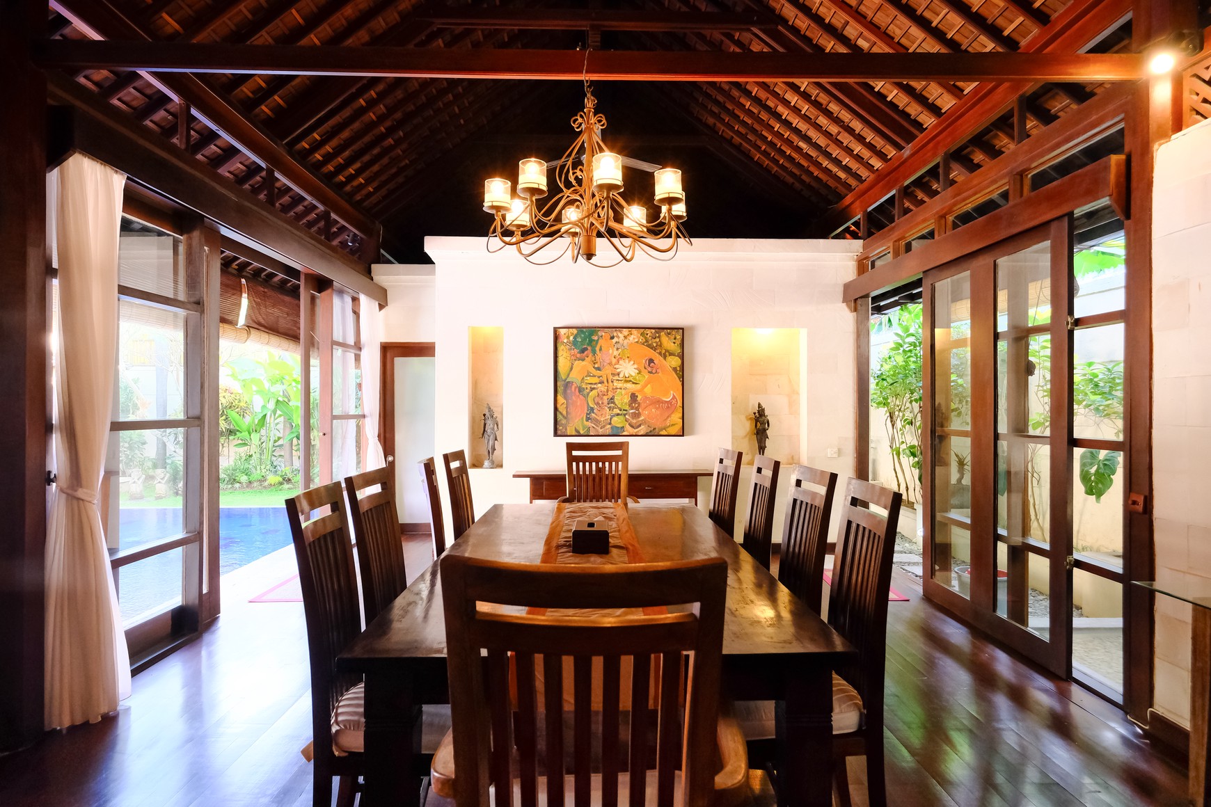Freehold - Modern 4-Bedroom Villa Just 2 Minutes from Batubelig Beach
