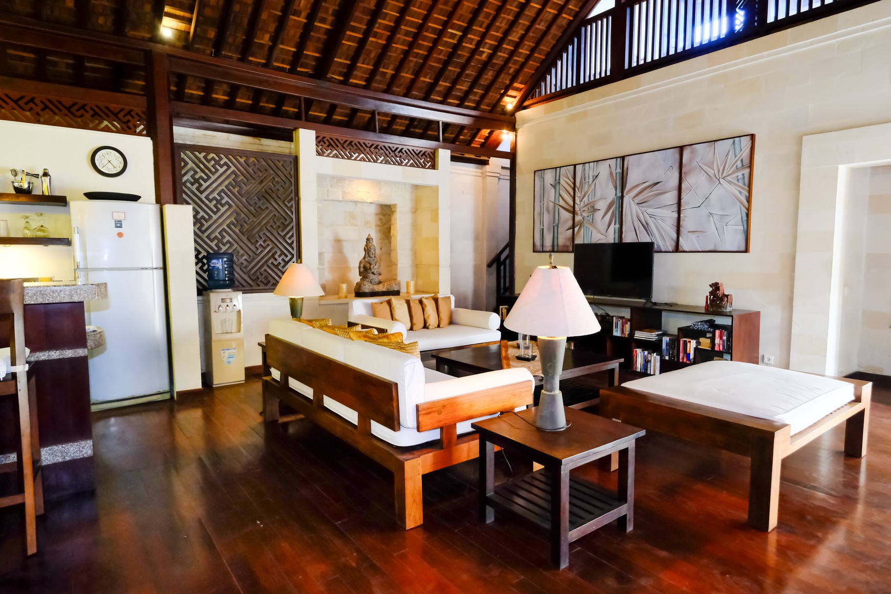 Freehold - Modern 4-Bedroom Villa Just 2 Minutes from Batubelig Beach