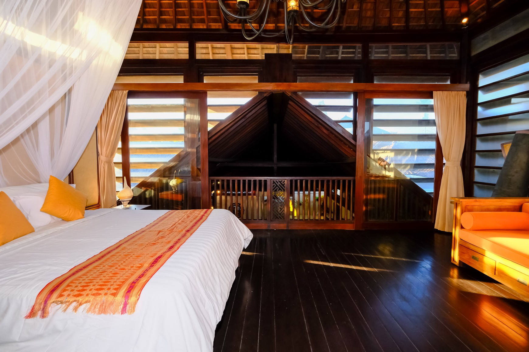 Freehold - Modern 4-Bedroom Villa Just 2 Minutes from Batubelig Beach